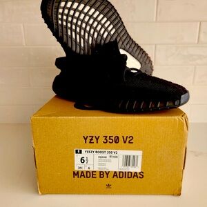 Yeezy Boost 350 V2, size 6-1/2 in Onyx